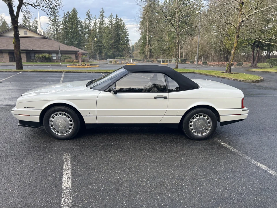 1993 Cadillac Allante - Image 9 of 31
