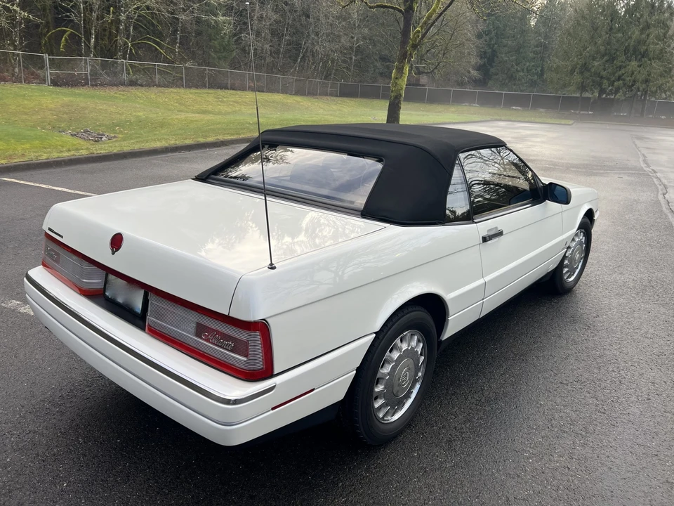1993 Cadillac Allante - Image 12 of 31