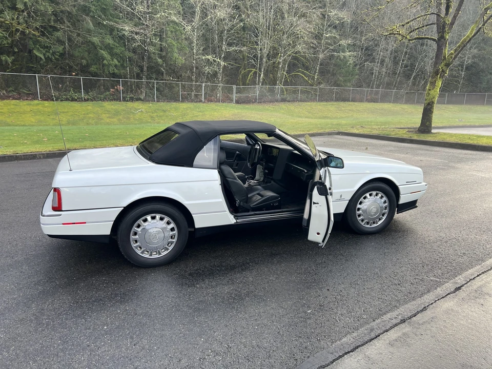 1993 Cadillac Allante - Image 15 of 31