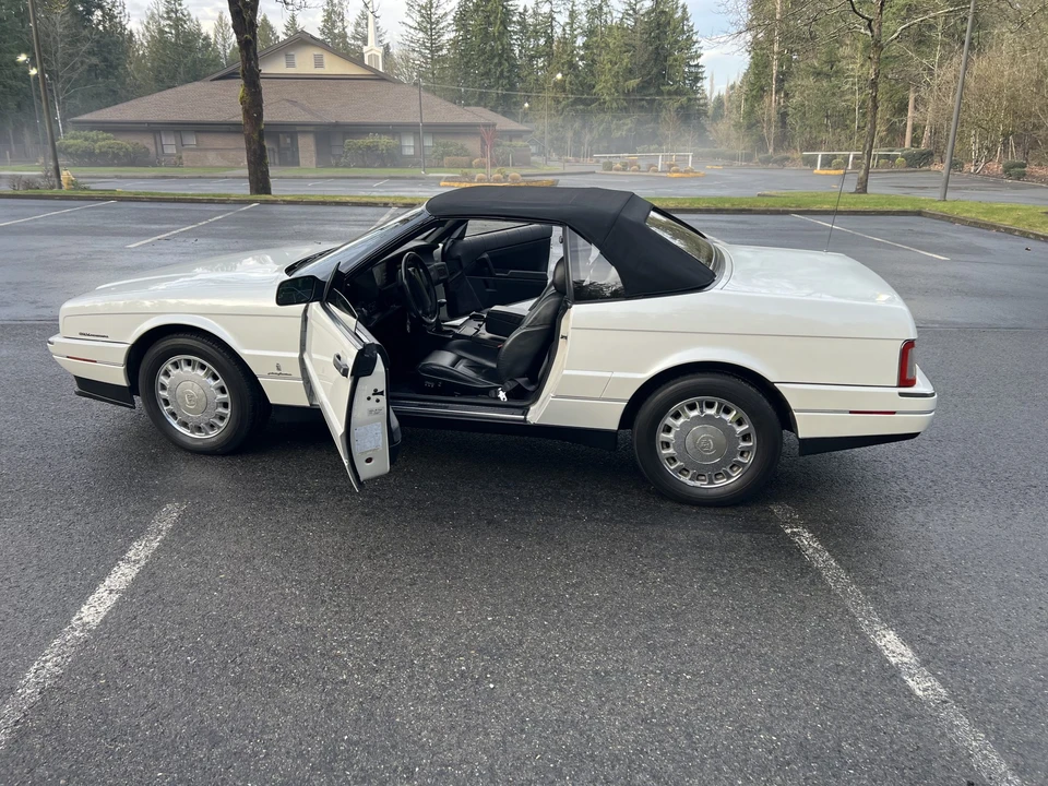 1993 Cadillac Allante - Image 16 of 31