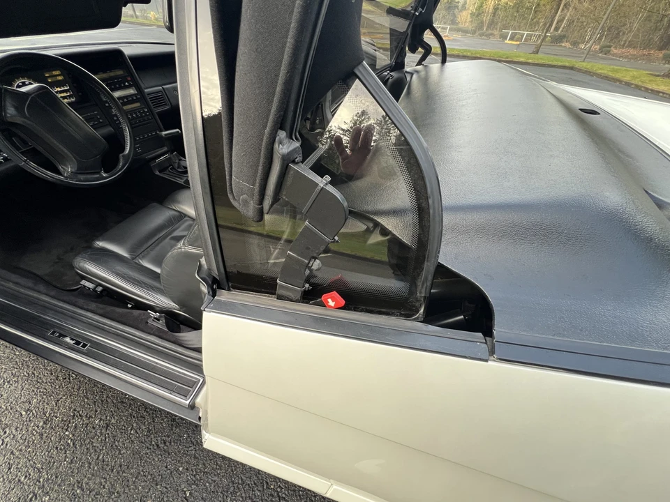 1993 Cadillac Allante - Image 21 of 31