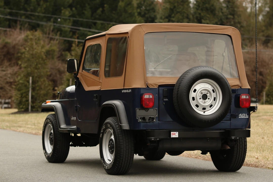 1993 Jeep YJ Wrangler - Image 16 of 31