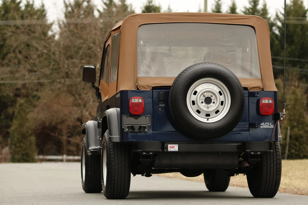 1993 Jeep YJ Wrangler - Image 17 of 31