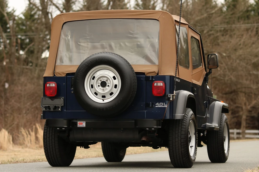 1993 Jeep YJ Wrangler - Image 19 of 31
