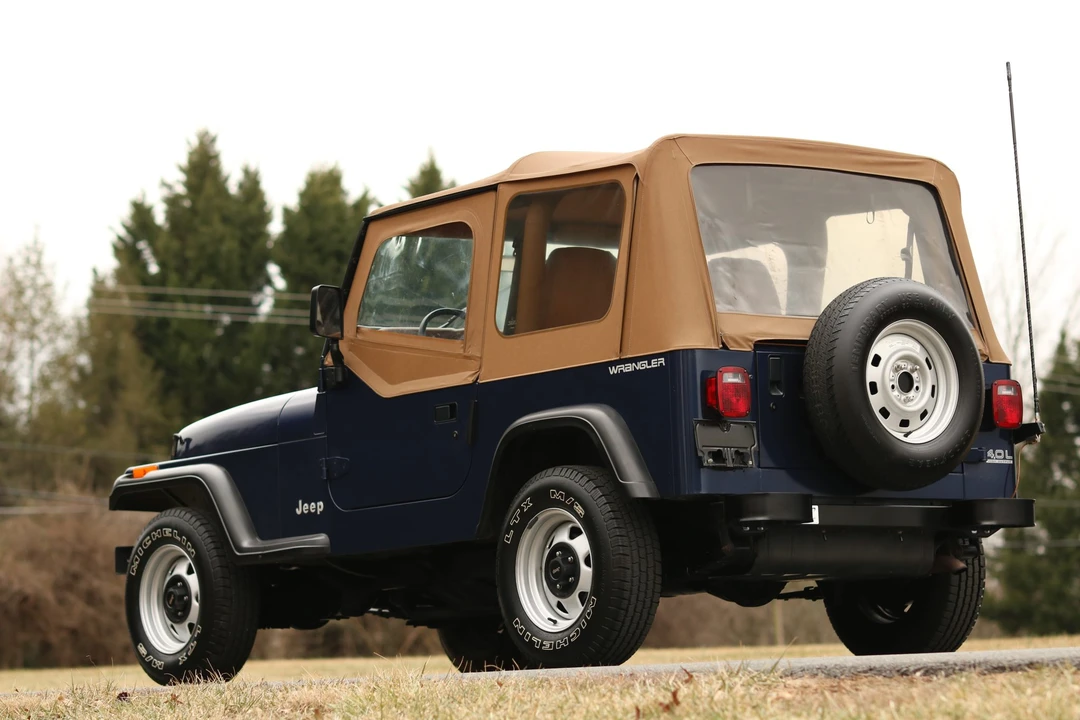 1993 Jeep YJ Wrangler - Image 13 of 31