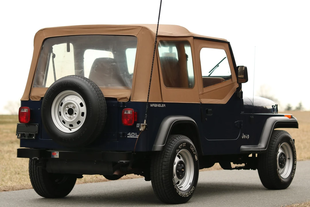 1993 Jeep YJ Wrangler - Image 21 of 31