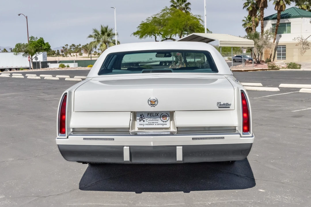 1995 Cadillac Fleetwood - Image 6 of 31