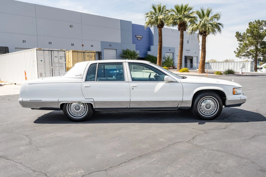 1995 Cadillac Fleetwood - Image 8 of 31