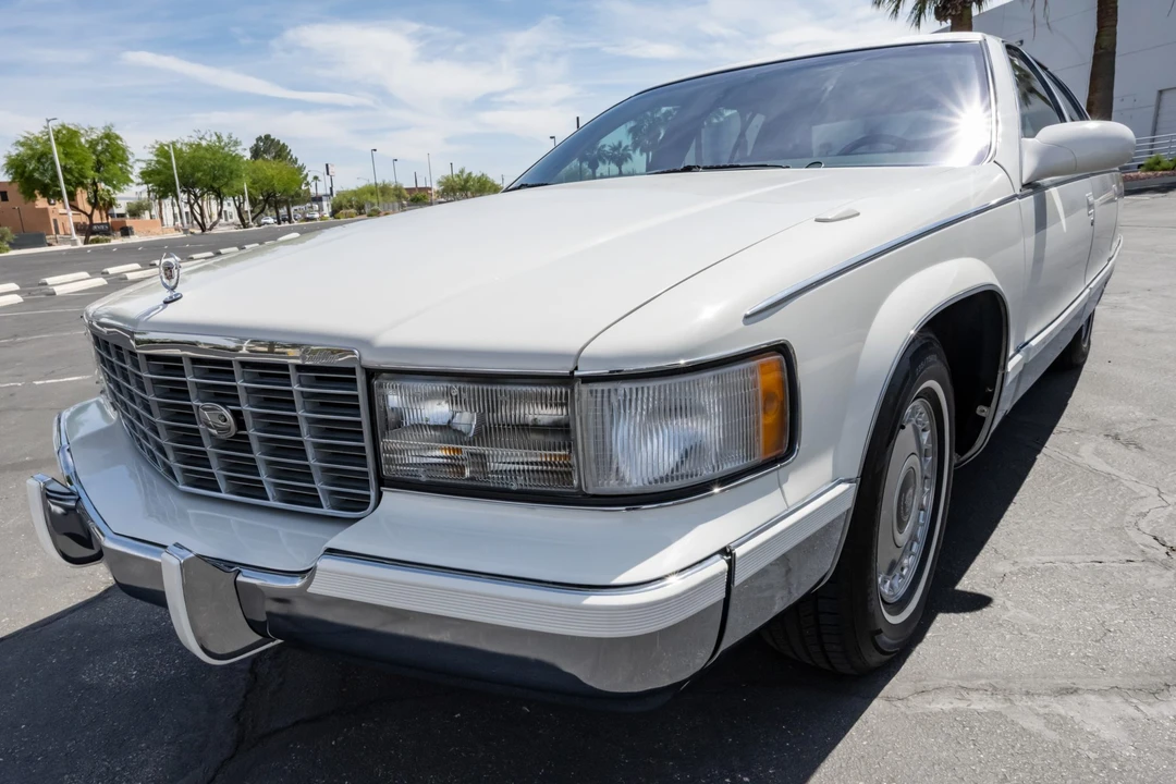 1995 Cadillac Fleetwood - Image 13 of 31