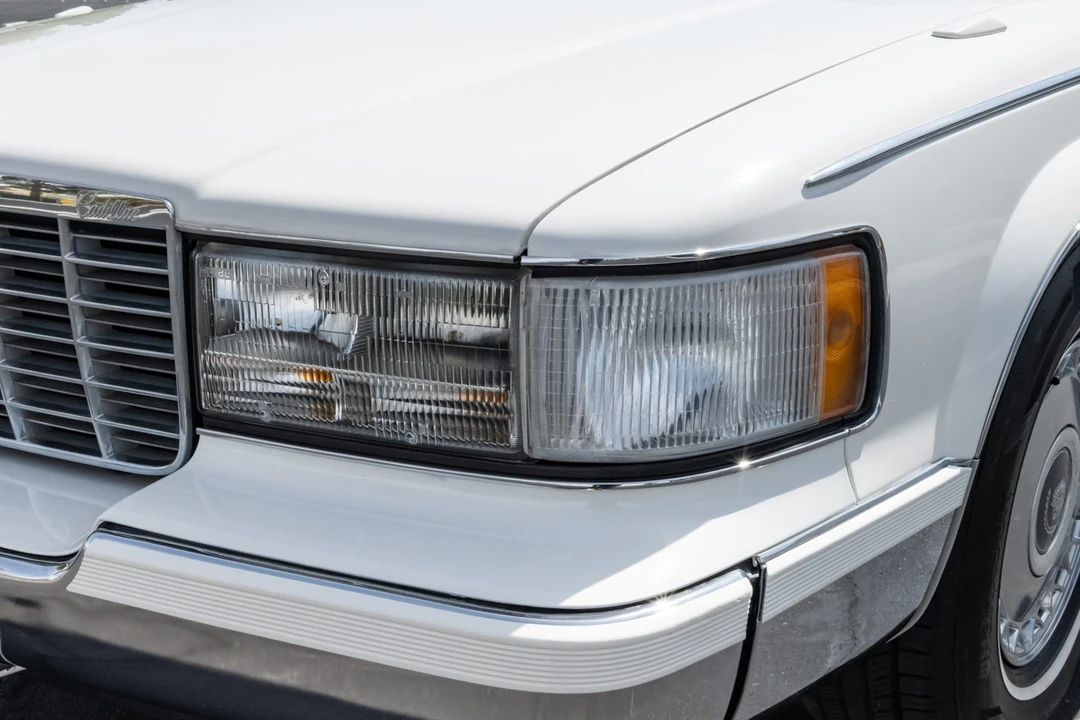 1995 Cadillac Fleetwood - Image 15 of 31