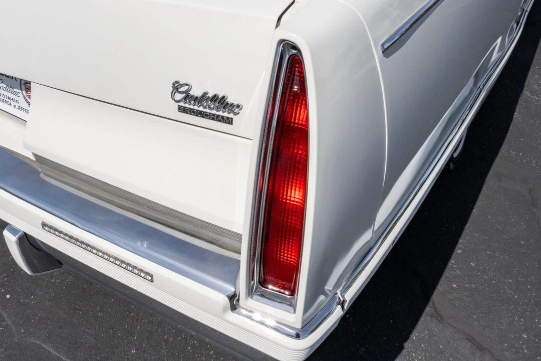 1995 Cadillac Fleetwood - Image 17 of 31