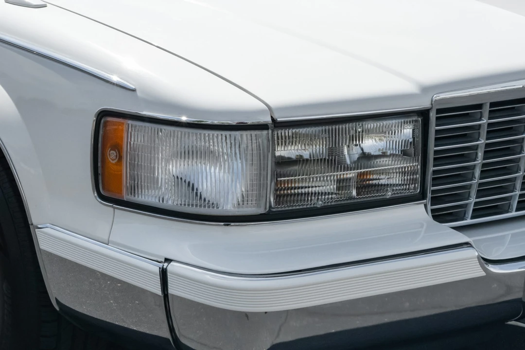 1995 Cadillac Fleetwood - Image 14 of 31