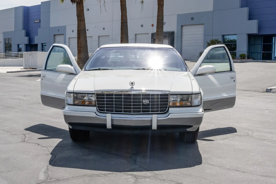 1995 Cadillac Fleetwood - Image 10 of 31