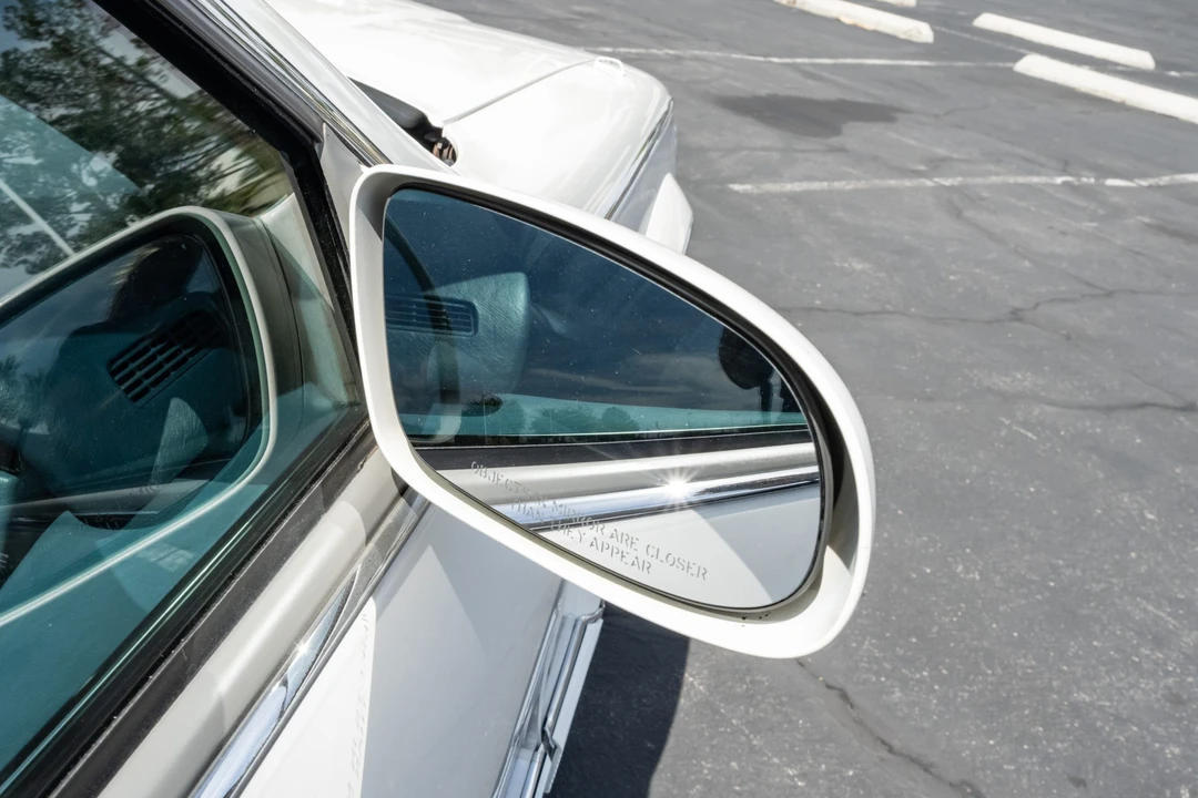 1995 Cadillac Fleetwood - Image 25 of 31