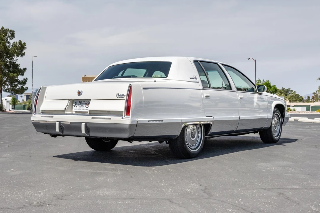 1995 Cadillac Fleetwood - Image 7 of 31