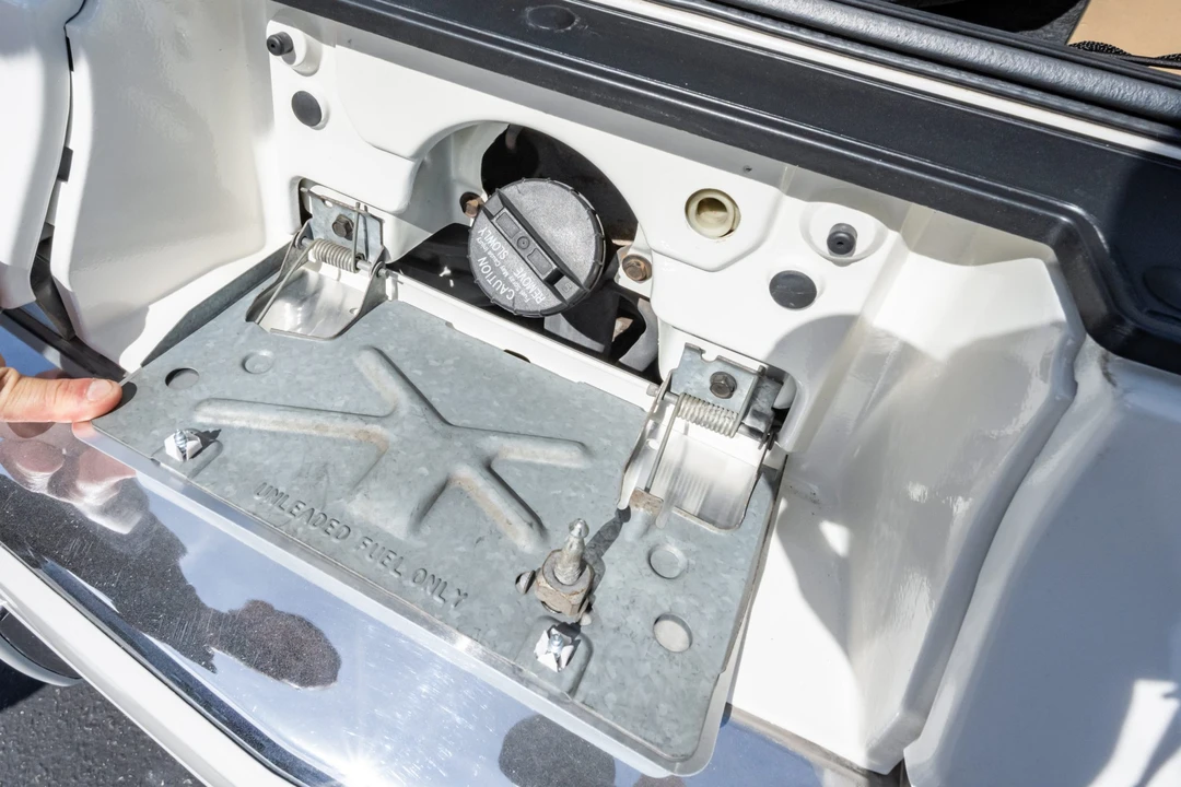 1995 Cadillac Fleetwood - Image 29 of 31
