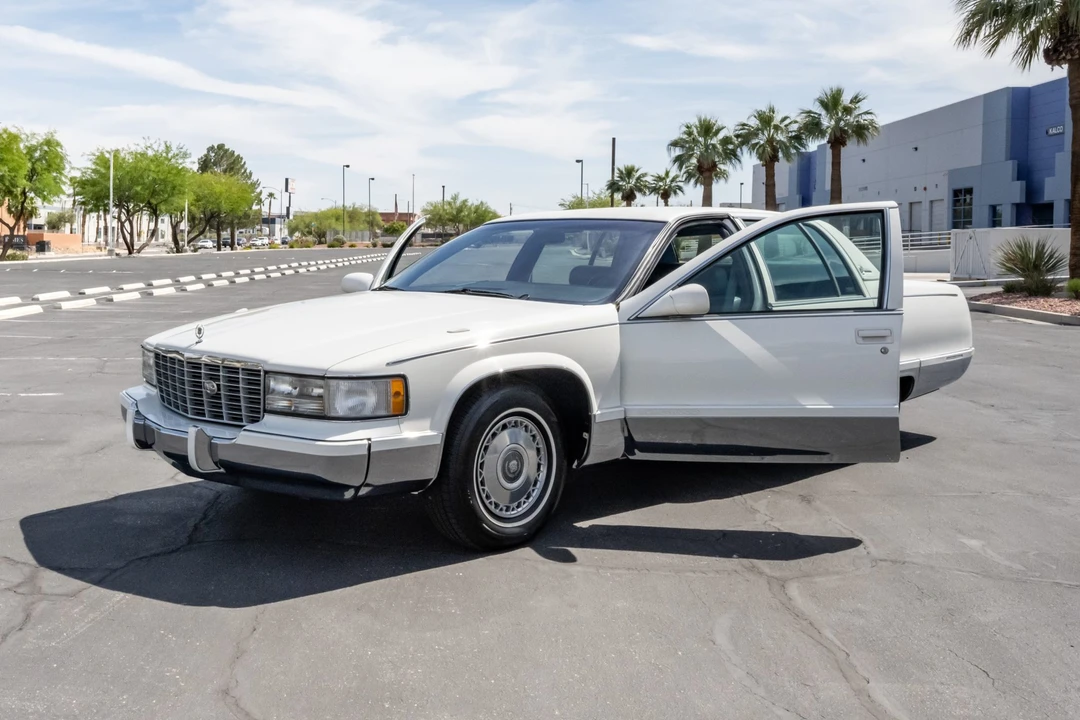 1995 Cadillac Fleetwood - Image 12 of 31