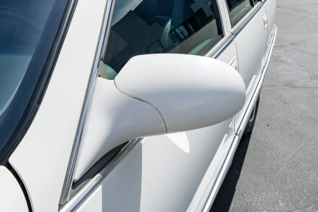 1995 Cadillac Fleetwood - Image 23 of 31