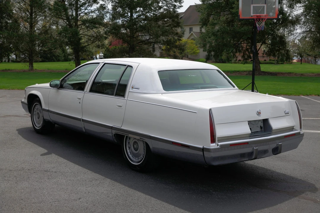 1995 Cadillac Fleetwood - Image 17 of 31