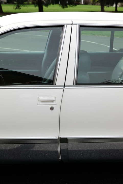 1995 Cadillac Fleetwood - Image 31 of 31