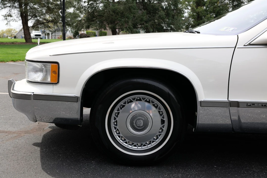1995 Cadillac Fleetwood - Image 27 of 31