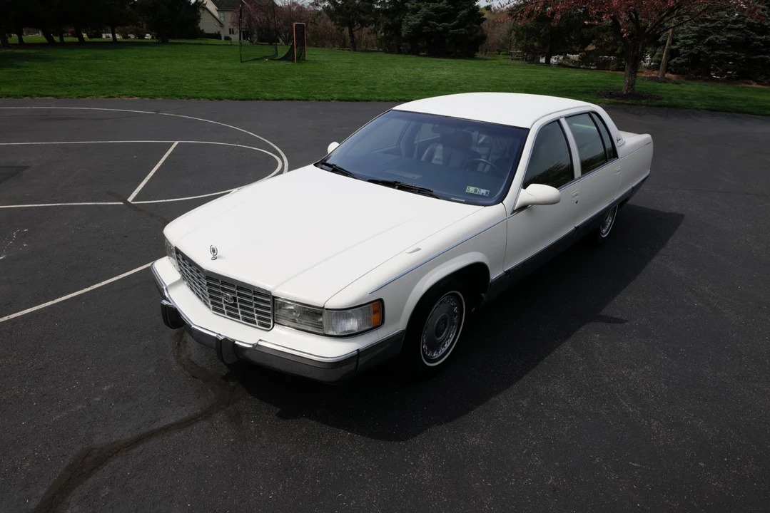 1995 Cadillac Fleetwood - Image 8 of 31