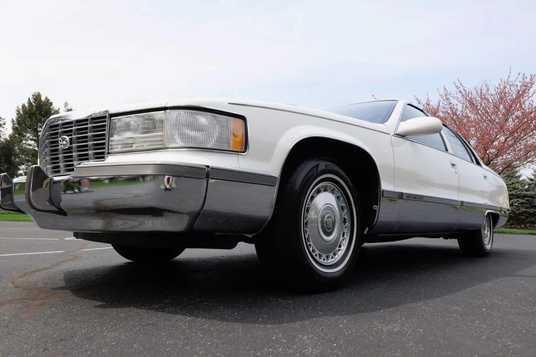 1995 Cadillac Fleetwood - Image 20 of 31