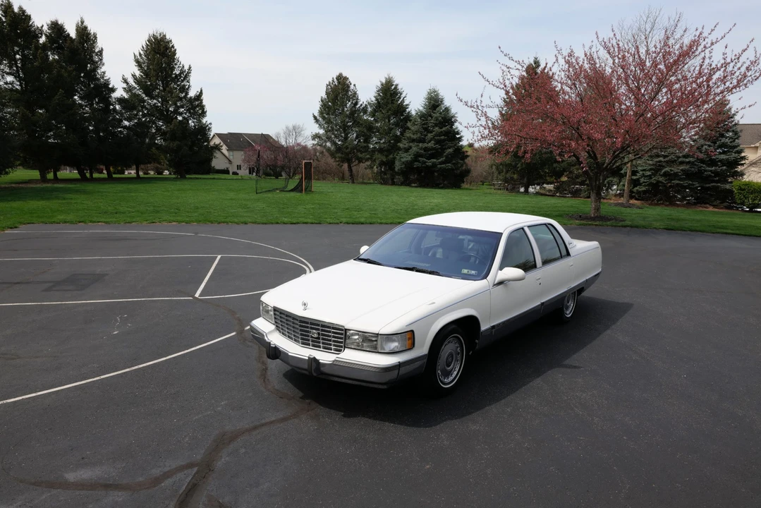 1995 Cadillac Fleetwood - Image 3 of 31
