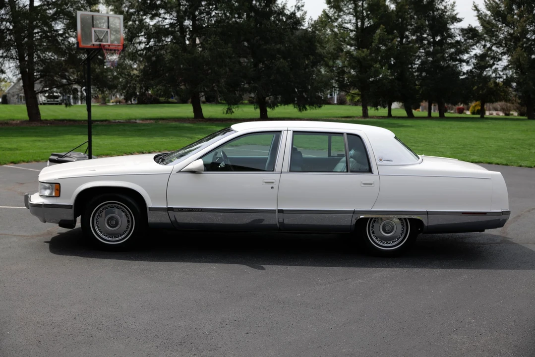 1995 Cadillac Fleetwood - Image 18 of 31