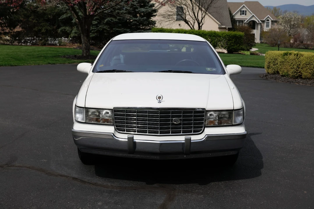 1995 Cadillac Fleetwood - Image 9 of 31