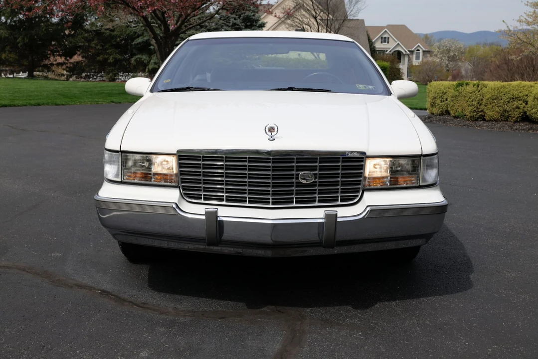 1995 Cadillac Fleetwood - Image 10 of 31