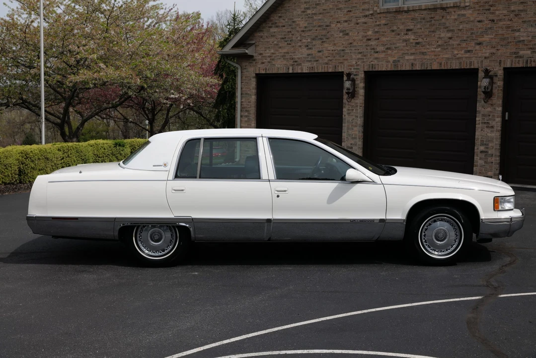1995 Cadillac Fleetwood - Image 14 of 31