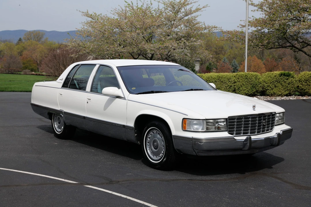 1995 Cadillac Fleetwood - Image 12 of 31