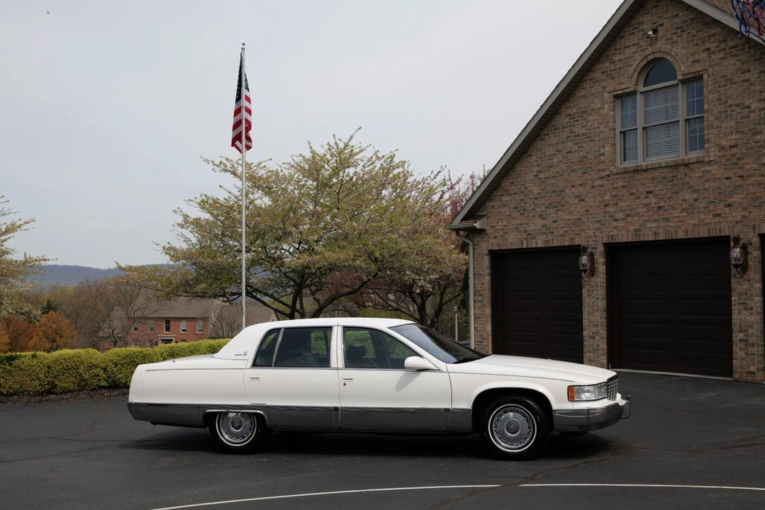 1995 Cadillac Fleetwood - Image 6 of 31