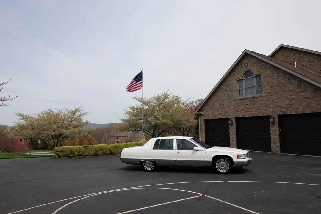 1995 Cadillac Fleetwood - Image 5 of 31