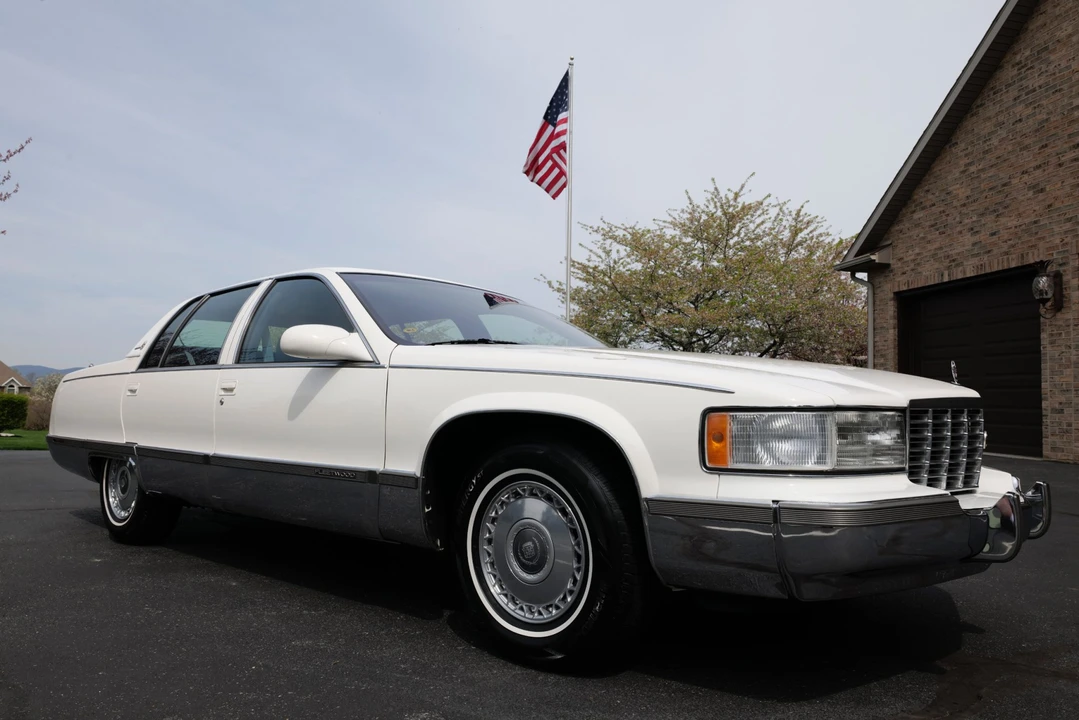 1995 Cadillac Fleetwood - Image 19 of 31
