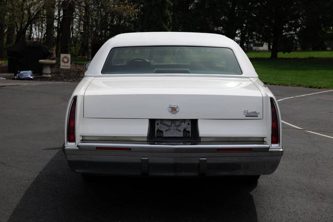 1995 Cadillac Fleetwood - Image 16 of 31