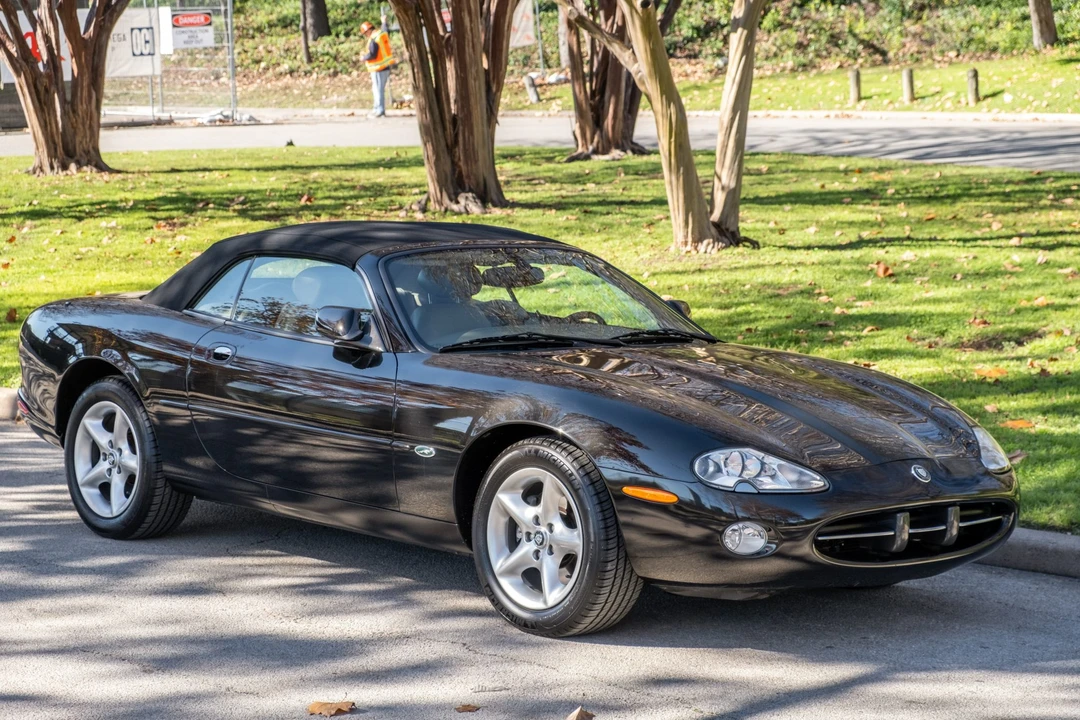 2001 Jaguar X100 XK8 - Image 11 of 31