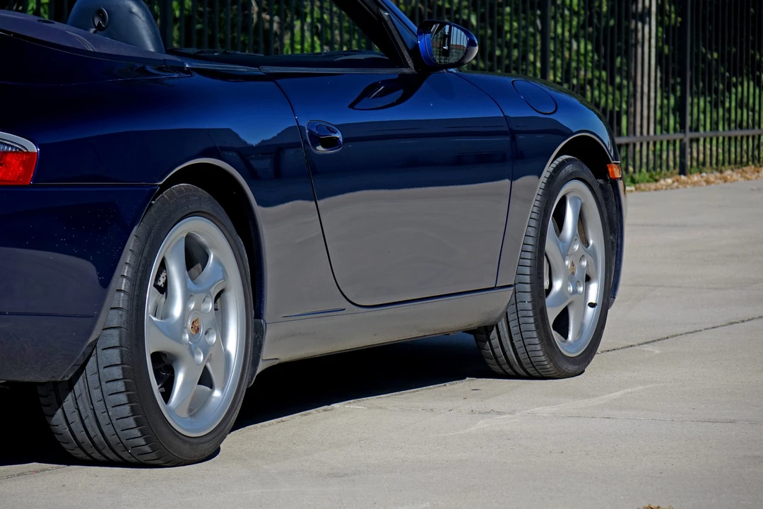 2001 Porsche 996 Carrera - Image 25 of 31