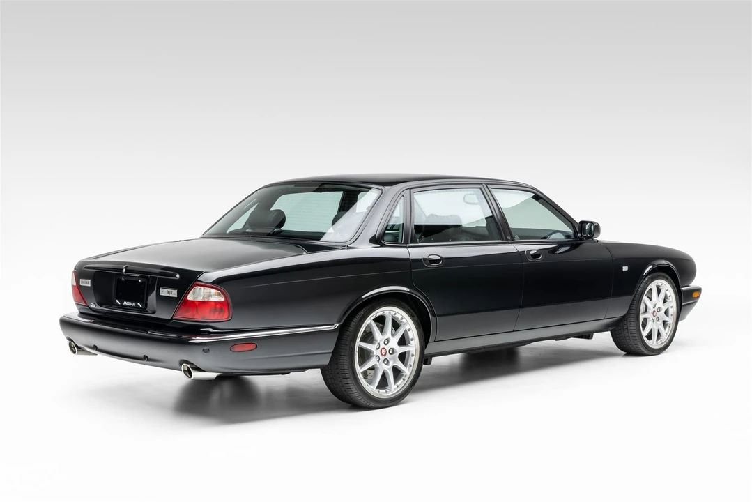 2002 Jaguar X308 XJR - Image 13 of 31