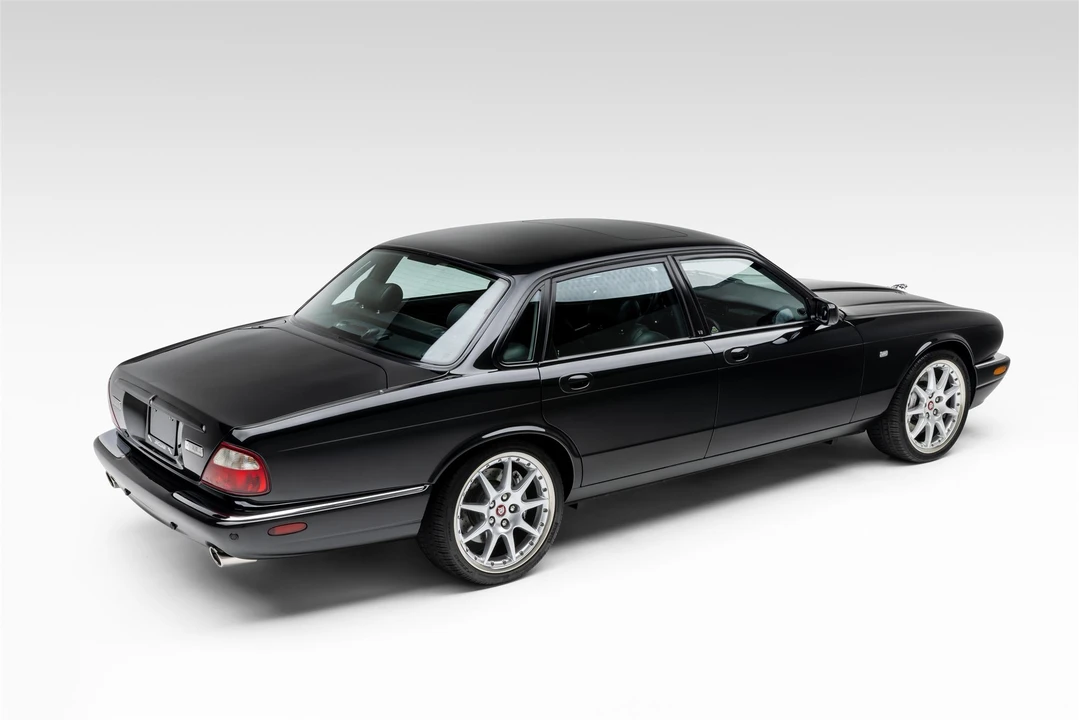 2002 Jaguar X308 XJR - Image 14 of 31