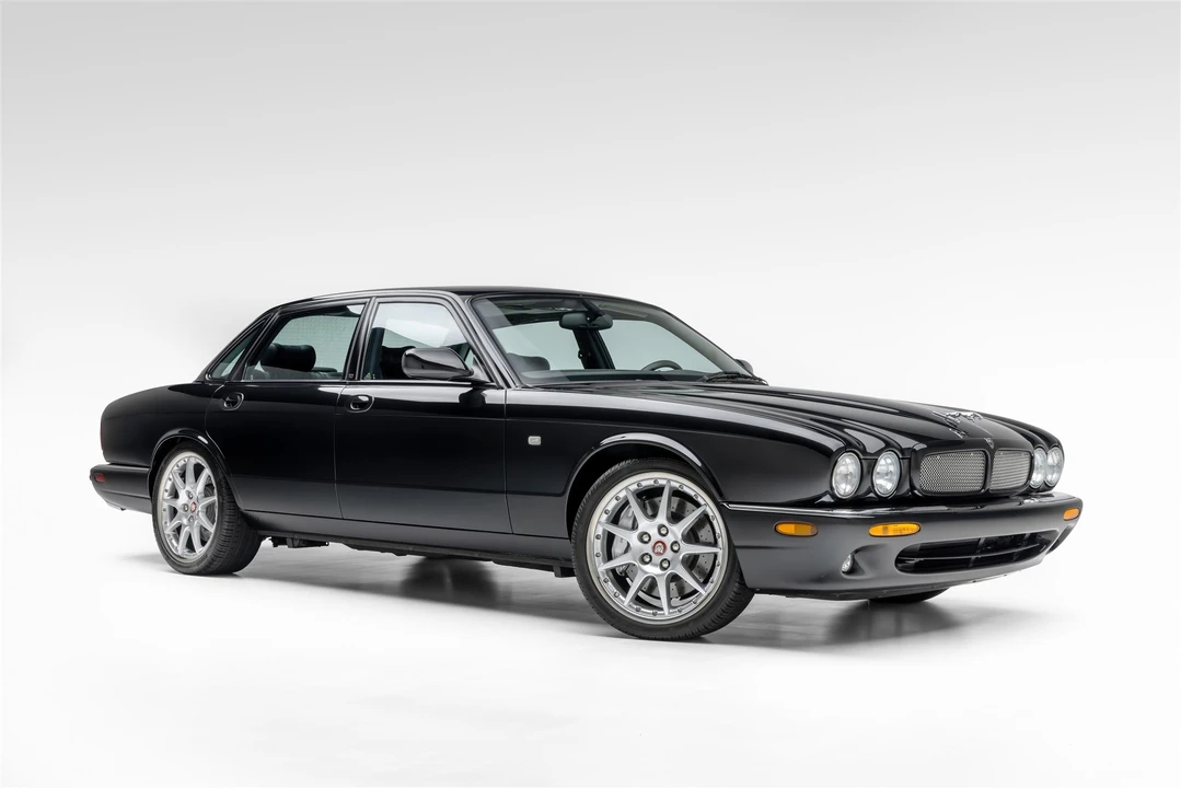 2002 Jaguar X308 XJR - Image 16 of 31