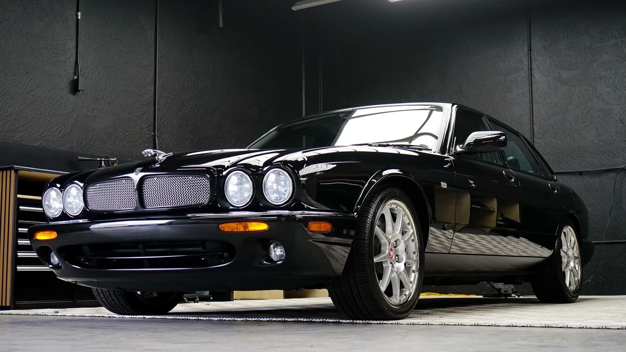 2002 Jaguar X308 XJR - Image 21 of 31