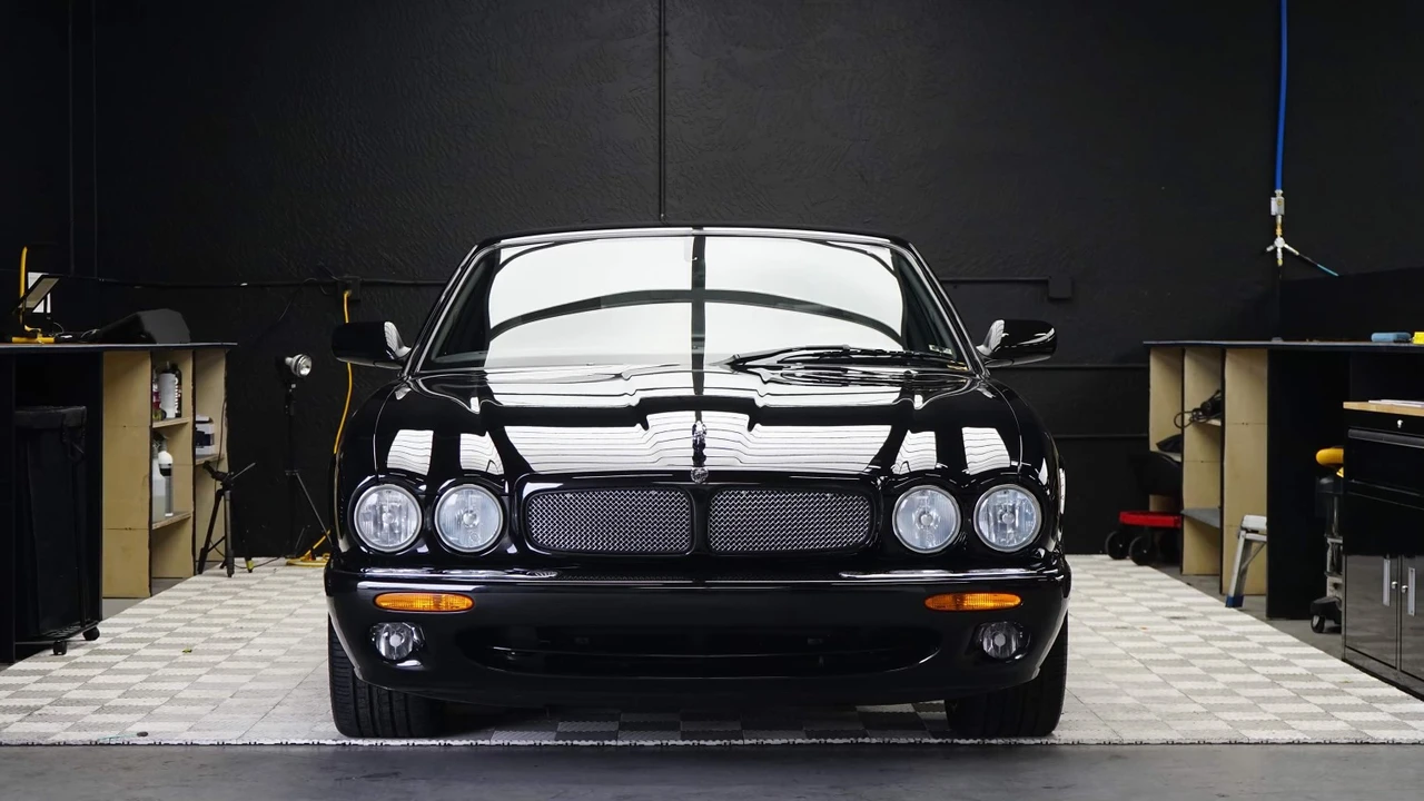 2002 Jaguar X308 XJR - Image 20 of 31