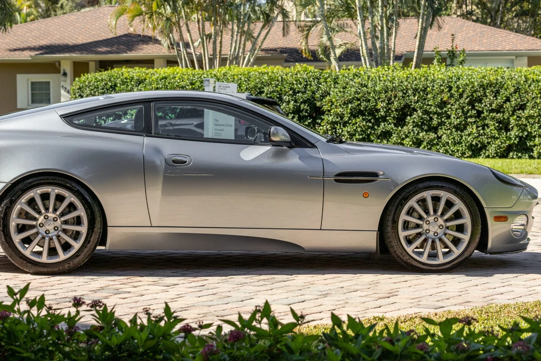 2003 Aston Martin Vanquish 1st Gen - Image 9 of 31