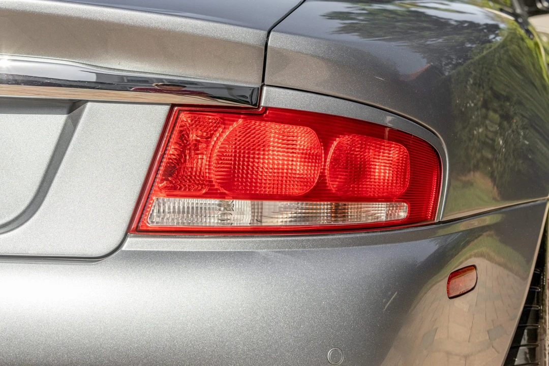 2003 Aston Martin Vanquish 1st Gen - Image 18 of 31