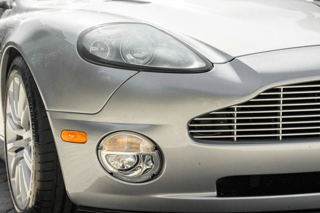 2003 Aston Martin Vanquish 1st Gen - Image 11 of 31