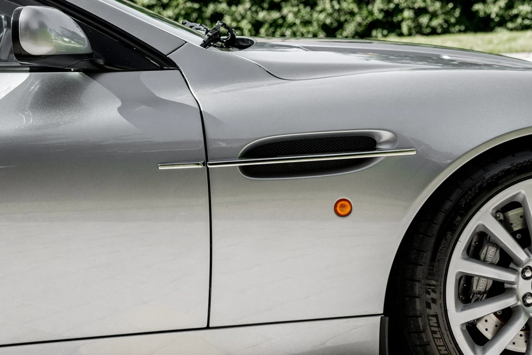 2003 Aston Martin Vanquish 1st Gen - Image 25 of 31