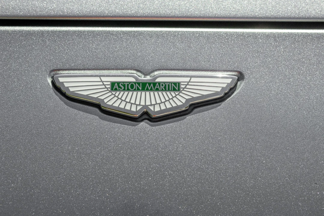 2003 Aston Martin Vanquish 1st Gen - Image 26 of 31
