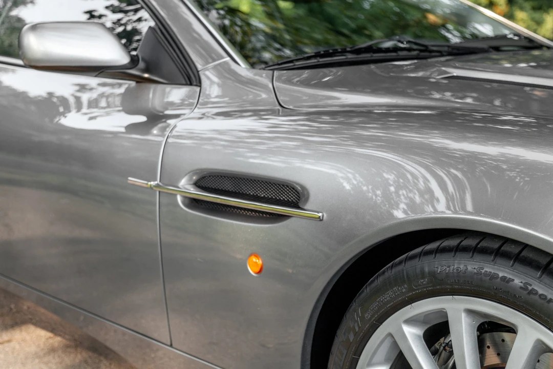 2003 Aston Martin Vanquish 1st Gen - Image 29 of 31